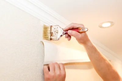 Pose de papier peint à Chaussan — revêtements muraux et toiles de verre
